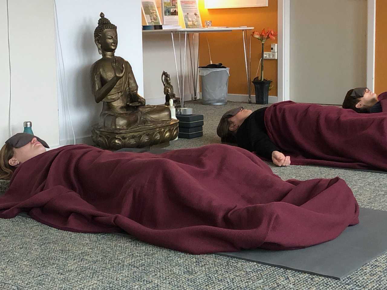 Mindful yoga på hold hos Tanke-feltet