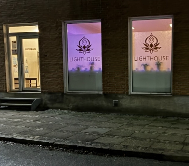 Sådan finder du ind i Lighthouse, hvor Jette K. Mortensen hjælper dig med at finde dit indre lys.